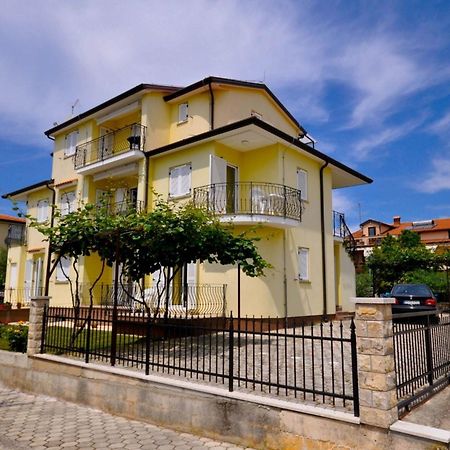 Ferienwohnung Fuer 2 Personen 30 M2 In Novigrad, Istrien Karpinjan Exterior foto